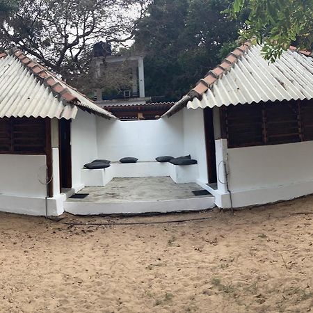 Upali Beach Surf Resort & Cafe Baie d'Arugam Extérieur photo